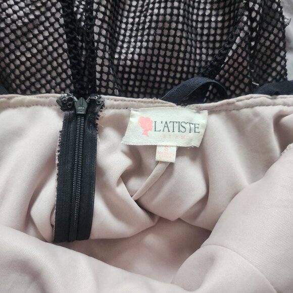 Unique Vintage-style Embroidered Bodycon V-neck mesh dress - Picture 7 of 16